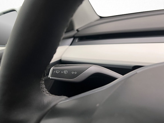 Tesla Model Y 26 of 30