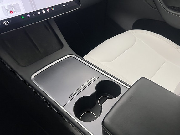 Tesla Model Y 27 of 30