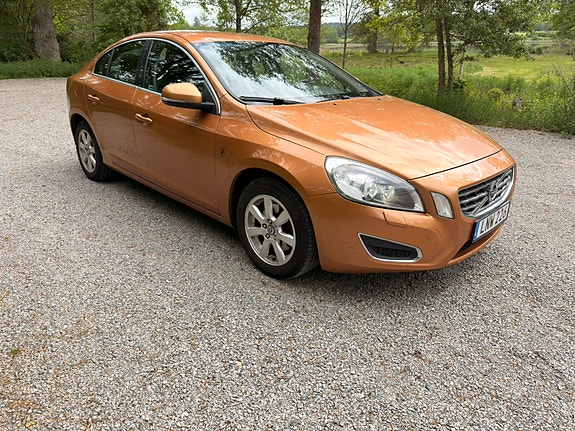 Volvo S60 3 of 5