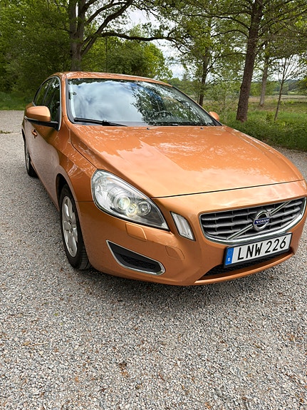 Volvo S60 4 of 5