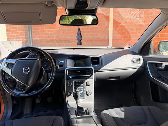 Volvo S60 5 of 5