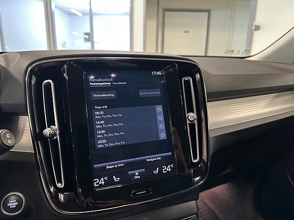 Volvo XC40 14 of 16