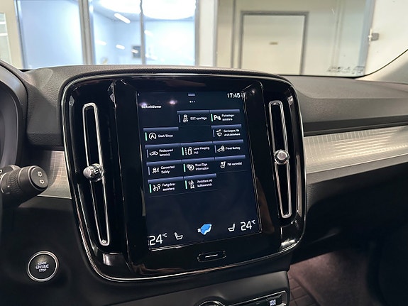 Volvo XC40 13 of 16