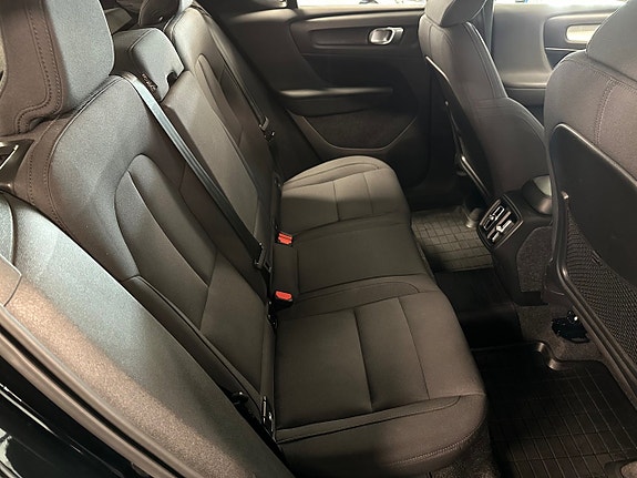 Volvo XC40 6 of 16