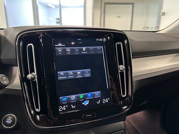 Volvo XC40 15 of 16