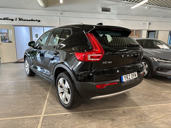 Volvo XC40 4 of 5