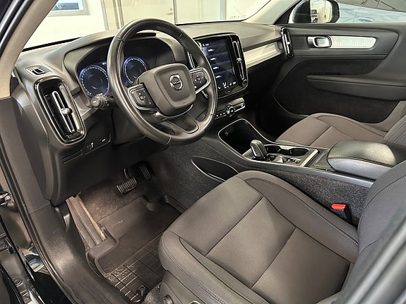 Volvo XC40 9 of 16