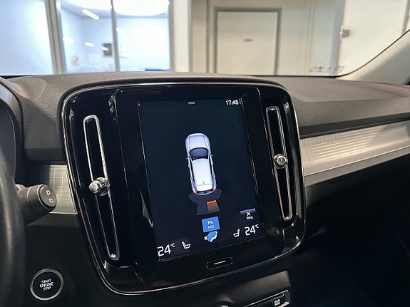 Volvo XC40 16 of 16