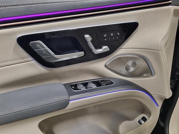 Mercedes-Benz EQS SUV 16 of 22