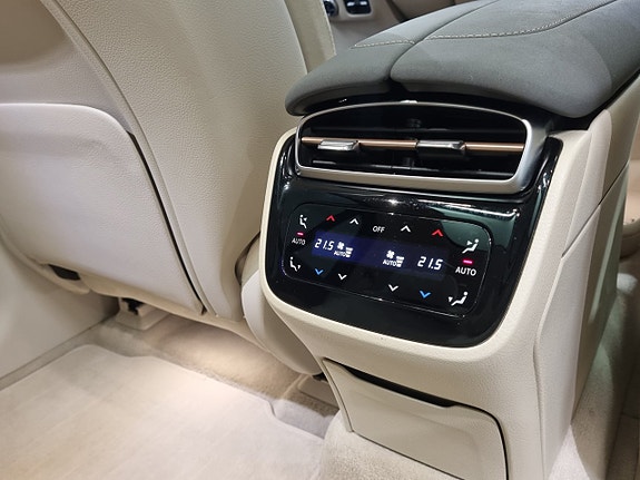 Mercedes-Benz EQS SUV 13 of 22
