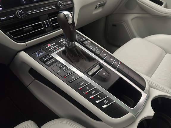 Porsche Macan S 22 of 30
