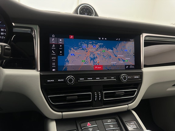 Porsche Macan S 26 of 30