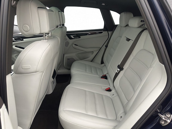 Porsche Macan S 12 of 30