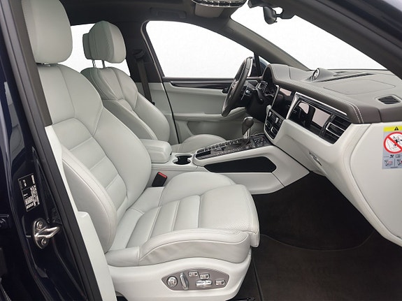 Porsche Macan S 9 of 30