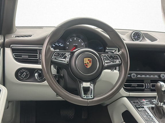 Porsche Macan S 15 of 30