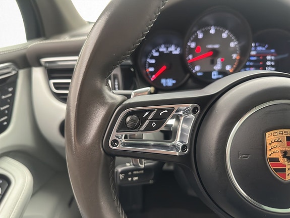 Porsche Macan S 18 of 30