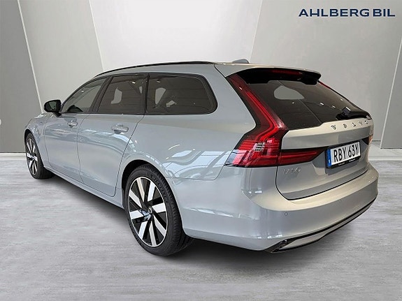 Volvo V90 3 of 5