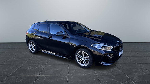 BMW 118i 2 of 5