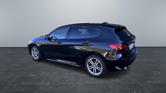 BMW 118i 3 of 5