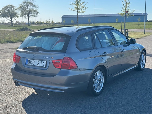 BMW 320d 4 of 5