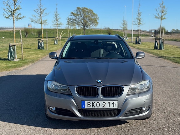 BMW 320d 2 of 5