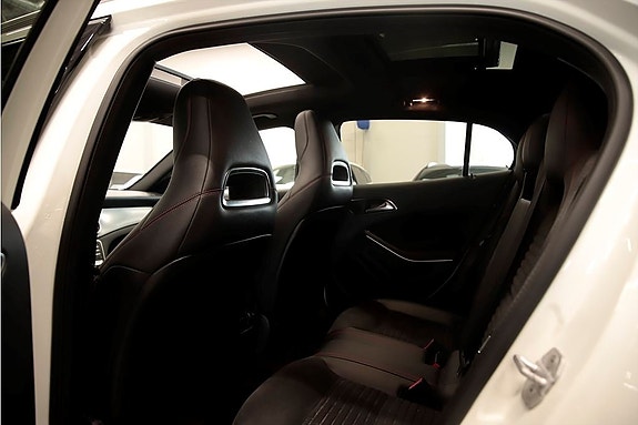 Mercedes-Benz GLA200 d 8 of 16