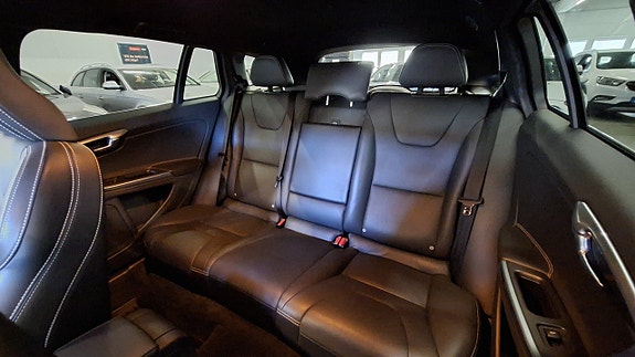 Volvo V60 14 of 29