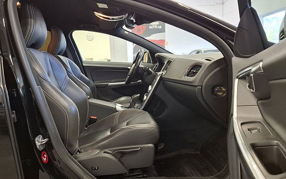 Volvo V60 11 of 29