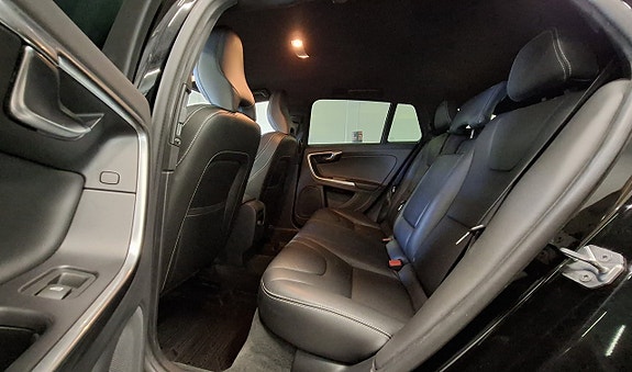 Volvo V60 13 of 29