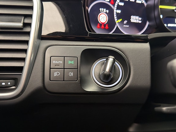 Porsche Cayenne 29 of 30