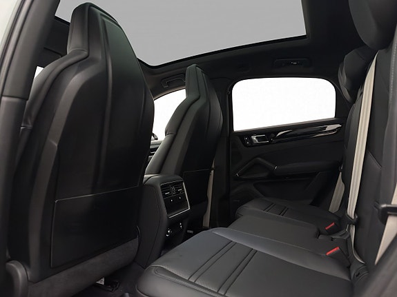 Porsche Cayenne 25 of 30