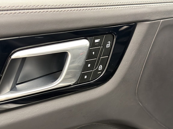 Porsche Cayenne 21 of 30