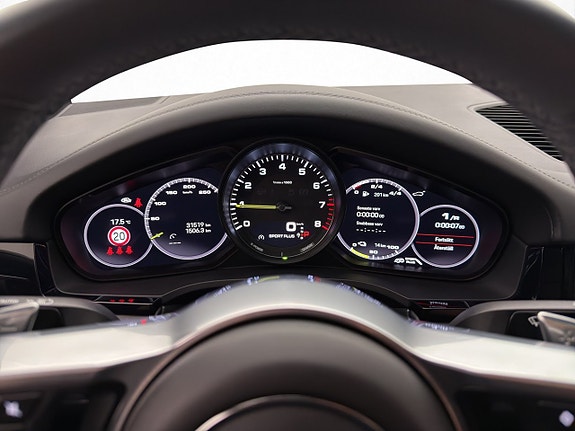 Porsche Cayenne 26 of 30