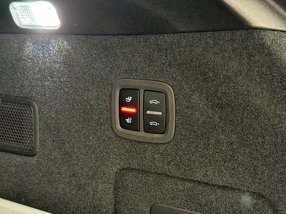 Porsche Cayenne 14 of 30