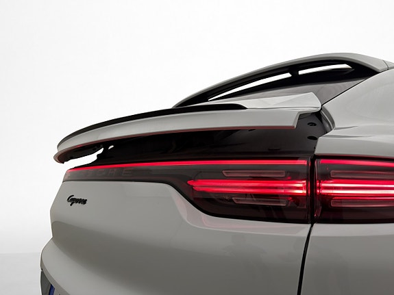 Porsche Cayenne 8 of 30