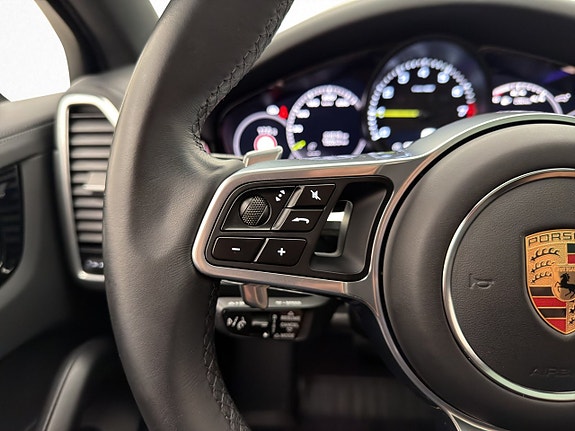 Porsche Cayenne 27 of 30