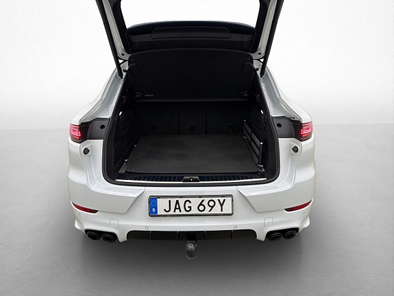 Porsche Cayenne 10 of 30