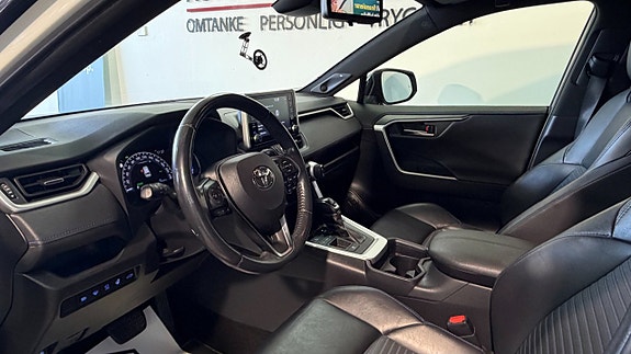 Toyota RAV4 5 of 5