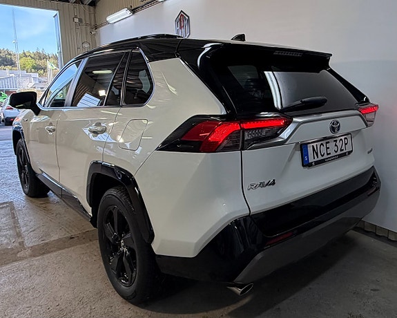 Toyota RAV4 3 of 5