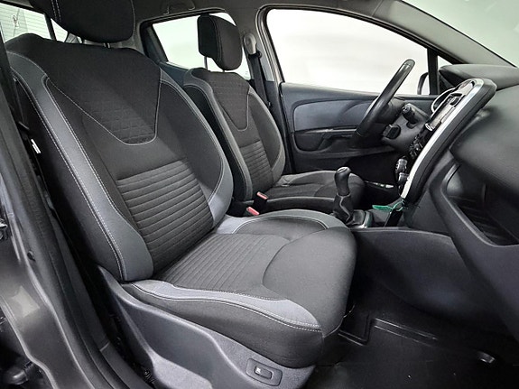 Renault Clio 12 of 25