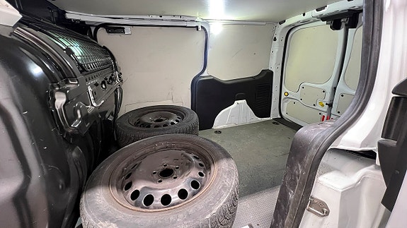 Ford Transit Connect 13 of 17