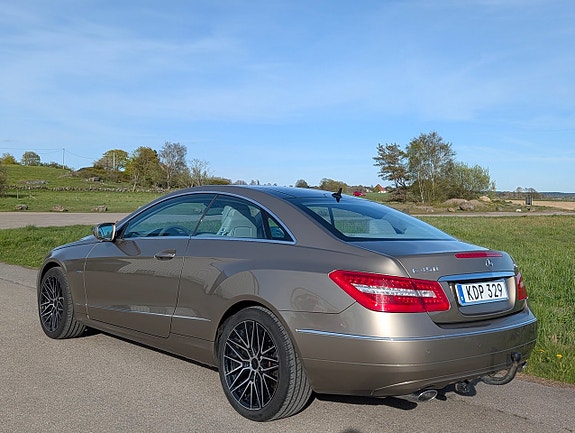 Mercedes-Benz E350 3 of 5
