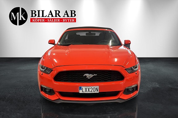 Ford Mustang 2 of 5