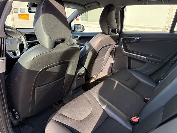 Volvo V60 12 of 15