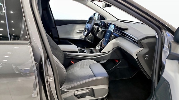 Ford Explorer 3 of 5