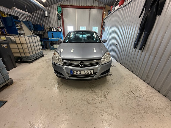 Opel Astra 2 of 5