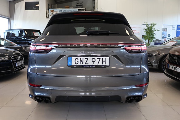 Porsche Cayenne S 3 of 5