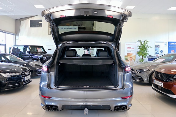 Porsche Cayenne S 4 of 5