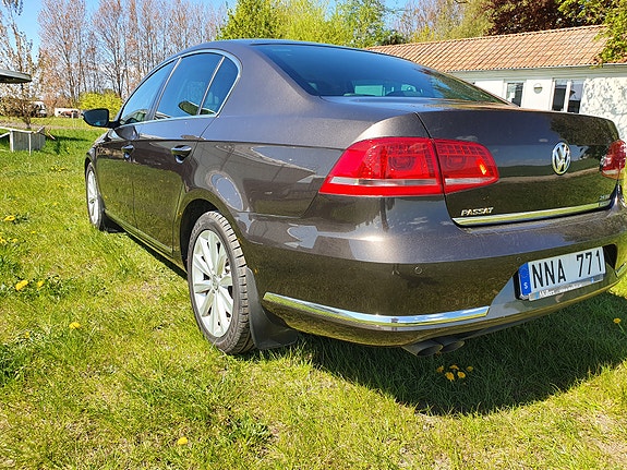 Volkswagen Passat 2 of 5