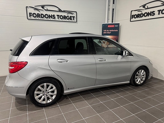 Mercedes-Benz B180 4 of 5